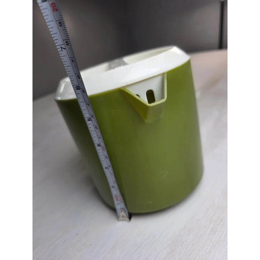 Vintage Rubbermaid Avocado Green Pitcher 1.5 Quart Straining Lid 2745 Retro MCM
